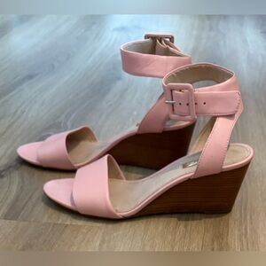 Louise et cie  Punya Woman’s 8M Pink Leather Wood Heel Wedge Sandals